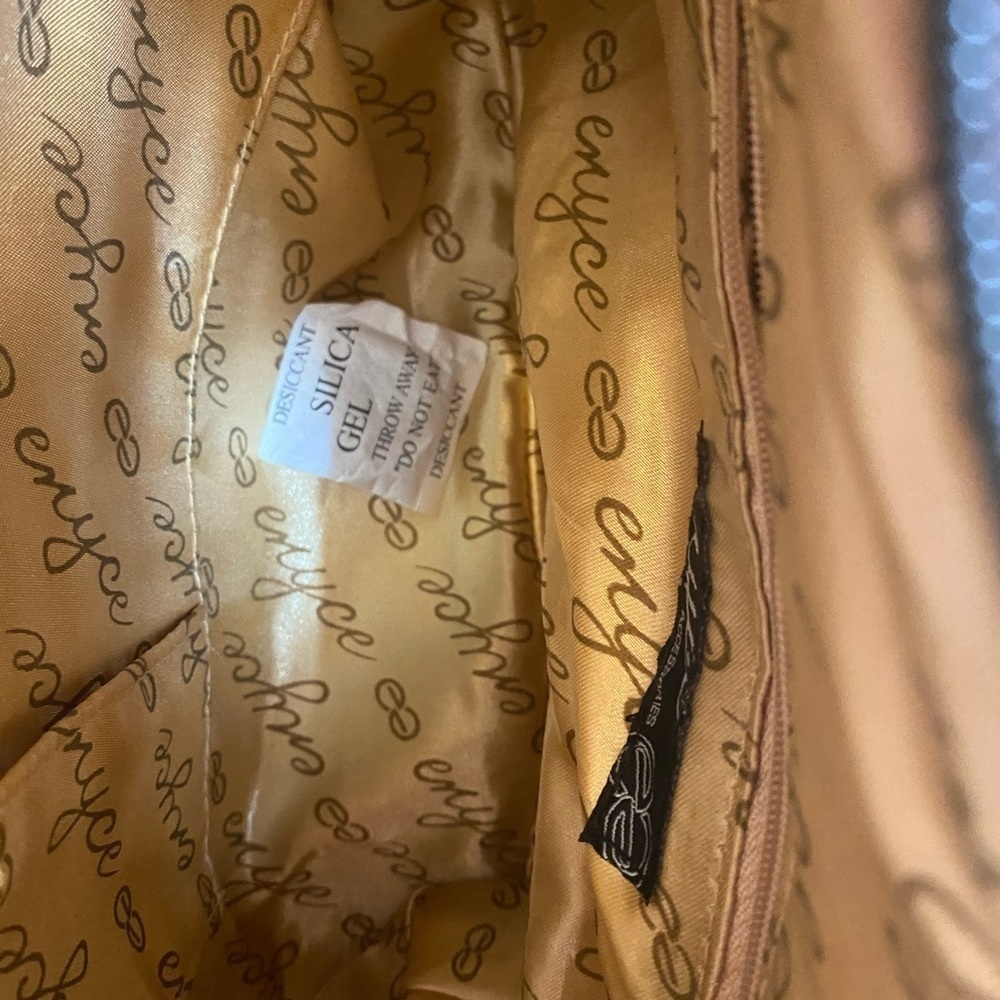 Nwot ENYCE BROWN AND LOGO PURSE - Picture 9 of 11